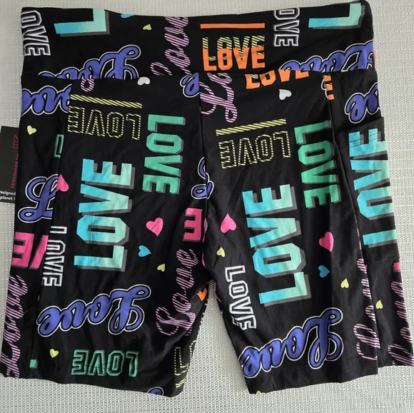 NO BOUNDARIES Stretchy Black LOVE Bike Shorts Youth XL Which is Woman's Large - Picture 10 of 12